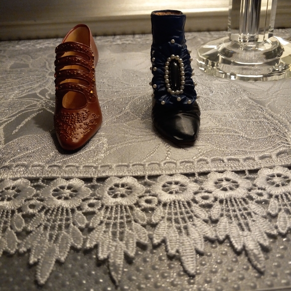 Just the Right Shoe - Picture 2 of 4